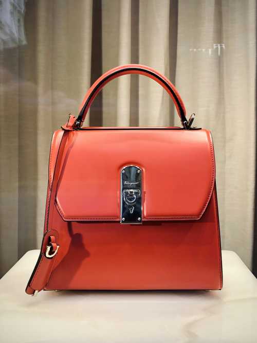 It's Official: Matthieu Blazy's Chanel Small Shopping Bag Is the Number-One It Bag of 2026