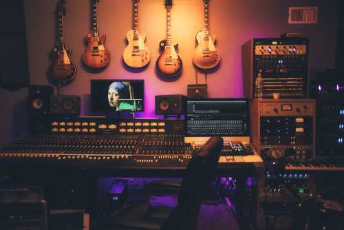 Taylor Swift Returns to the Recording Studio for a Brand New Secret Music Project