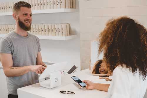The Honest Mirror: How the UK's New "Real Body" Code is Changing the Influencer Game <i class="fa fa-balance-scale"></i>