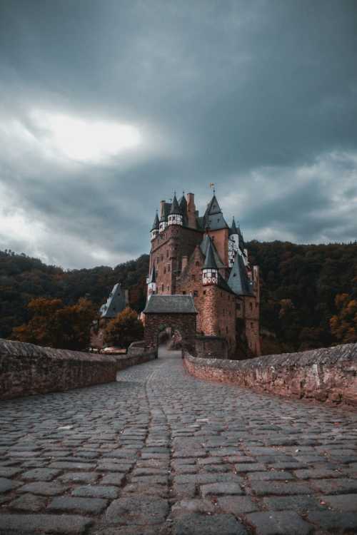 The Royal Slumber: The Massive Trend of Sleeping in Ancient British Castles and Historic Landmarks